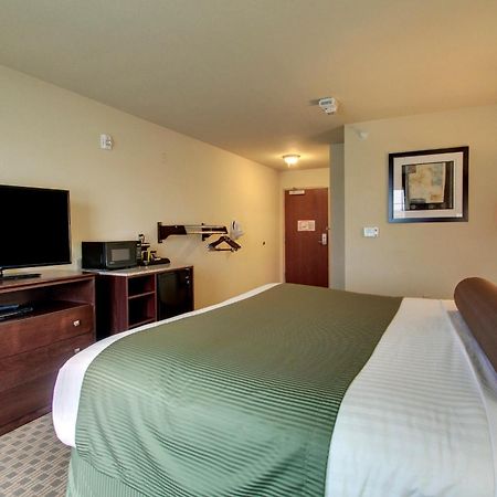 Cobblestone Inn & Suites - Avoca Exterior photo
