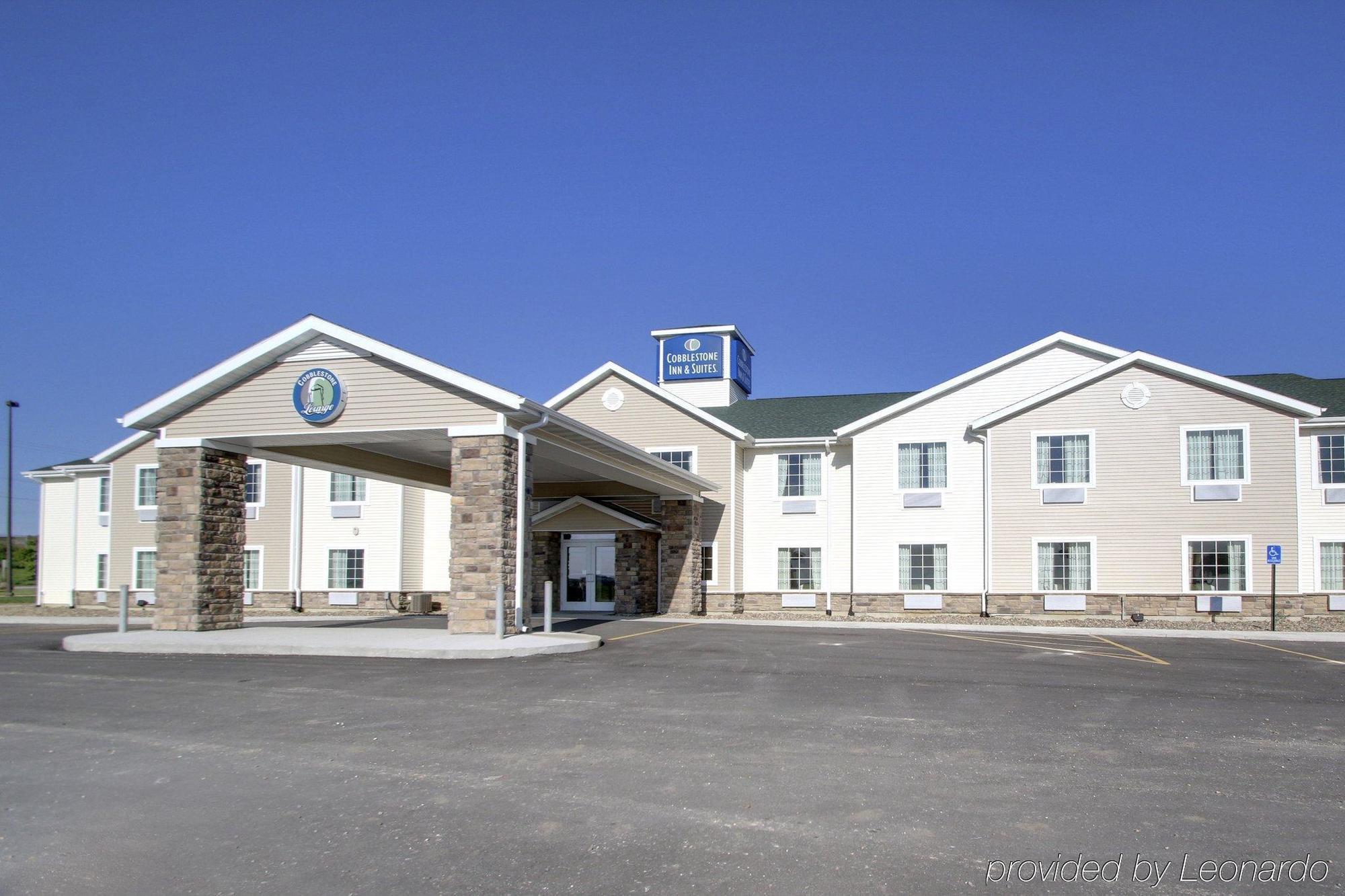 Cobblestone Inn & Suites - Avoca Exterior photo