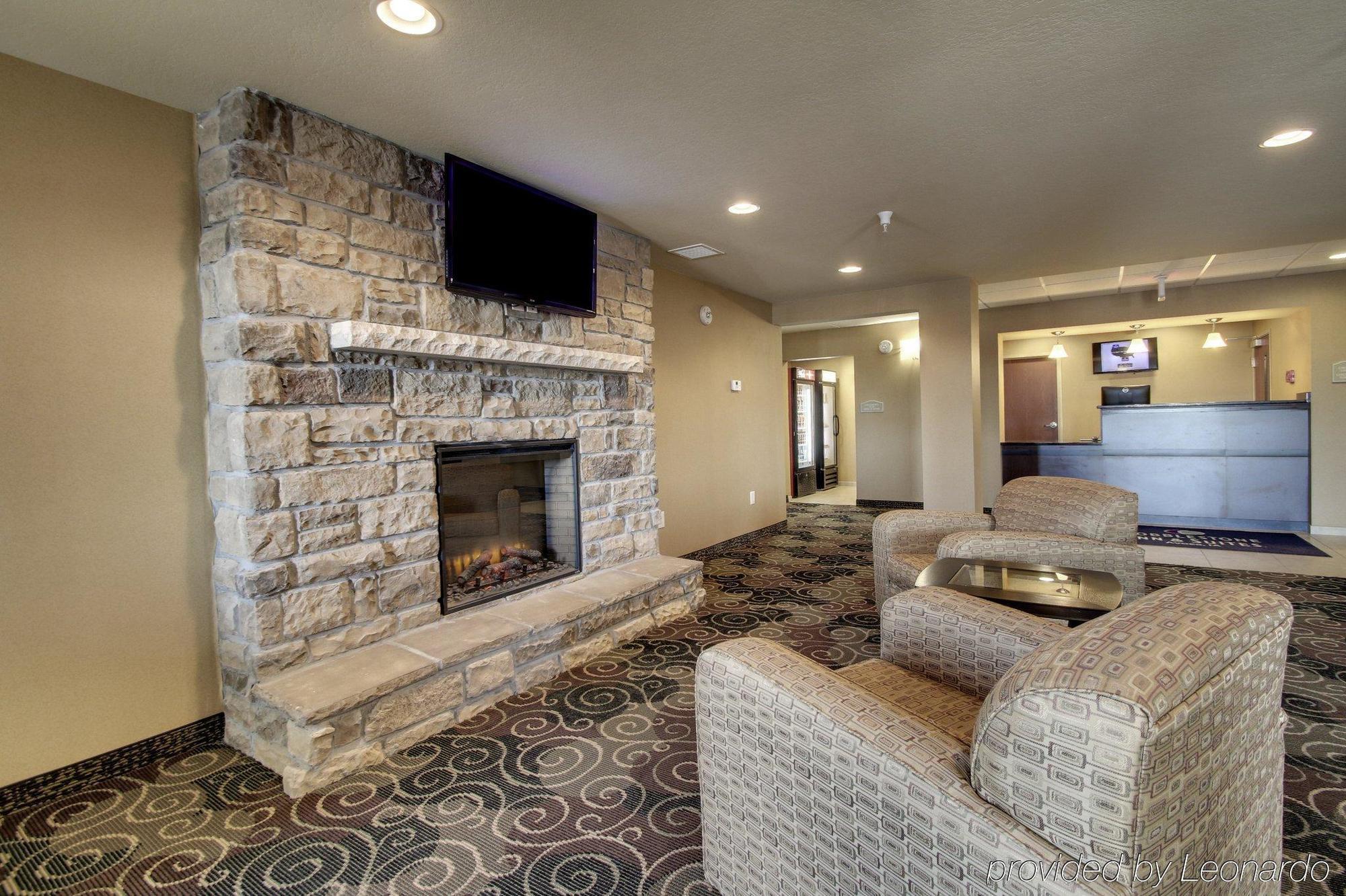 Cobblestone Inn & Suites - Avoca Exterior photo
