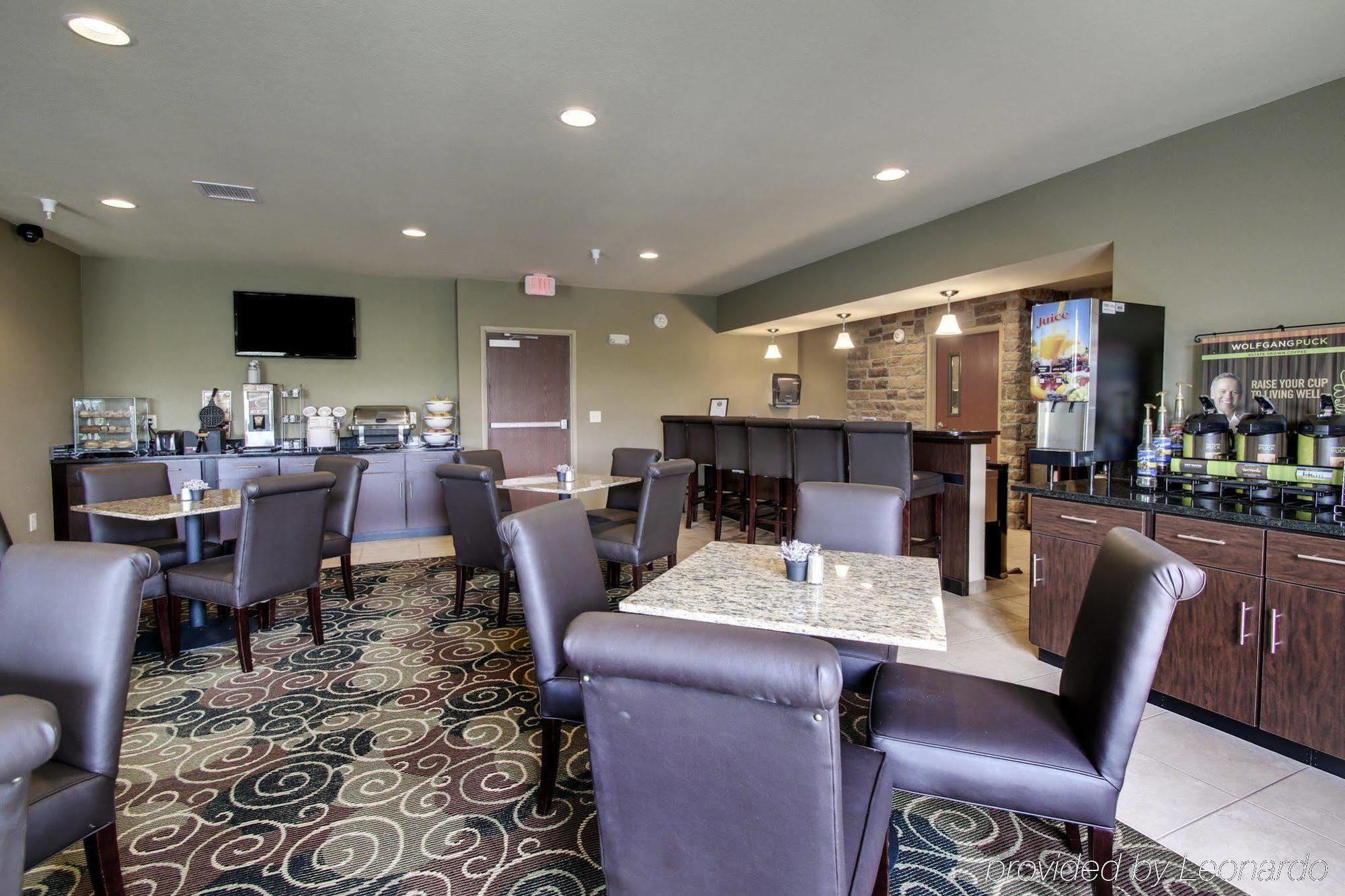 Cobblestone Inn & Suites - Avoca Exterior photo