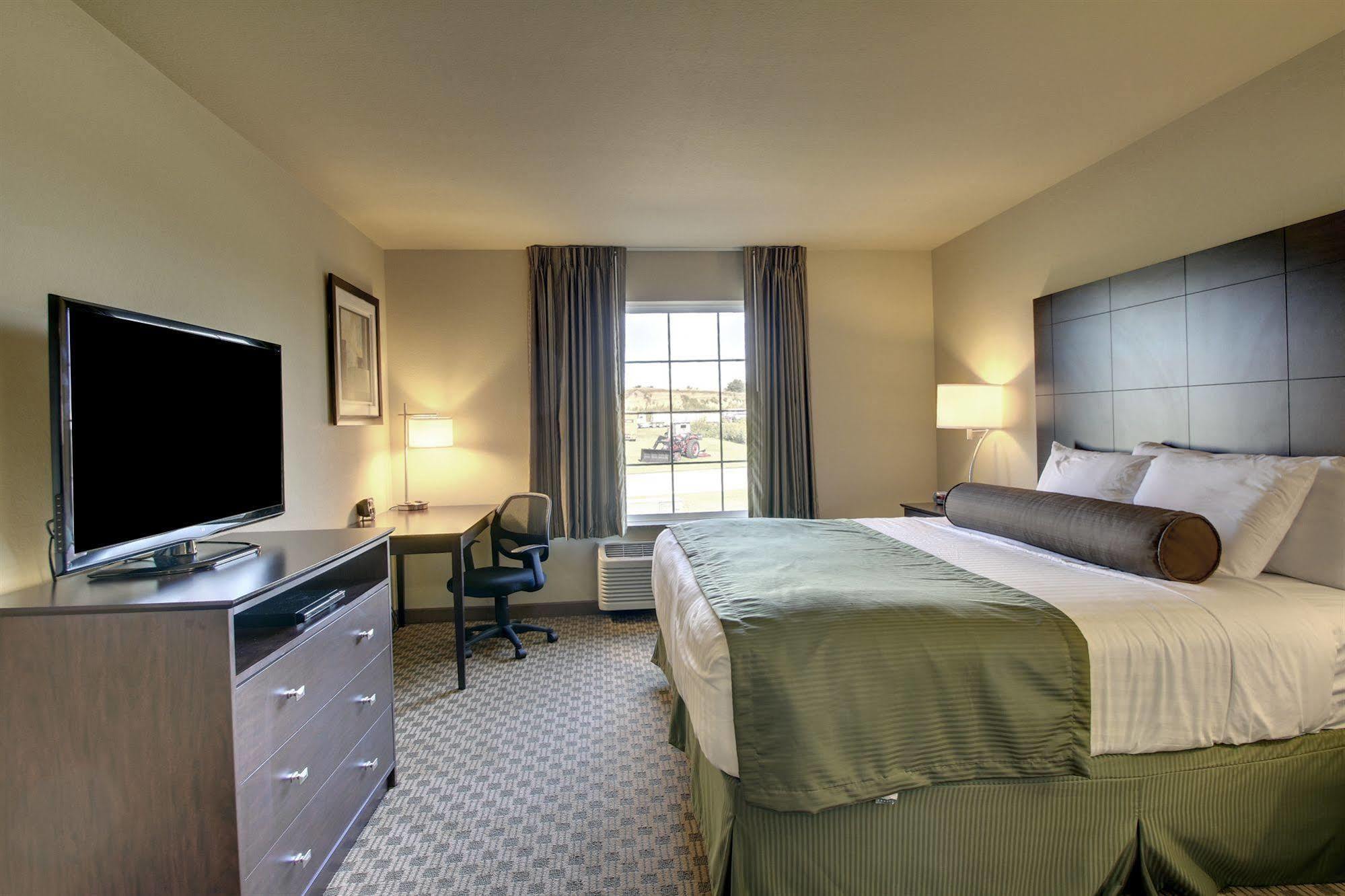 Cobblestone Inn & Suites - Avoca Exterior photo
